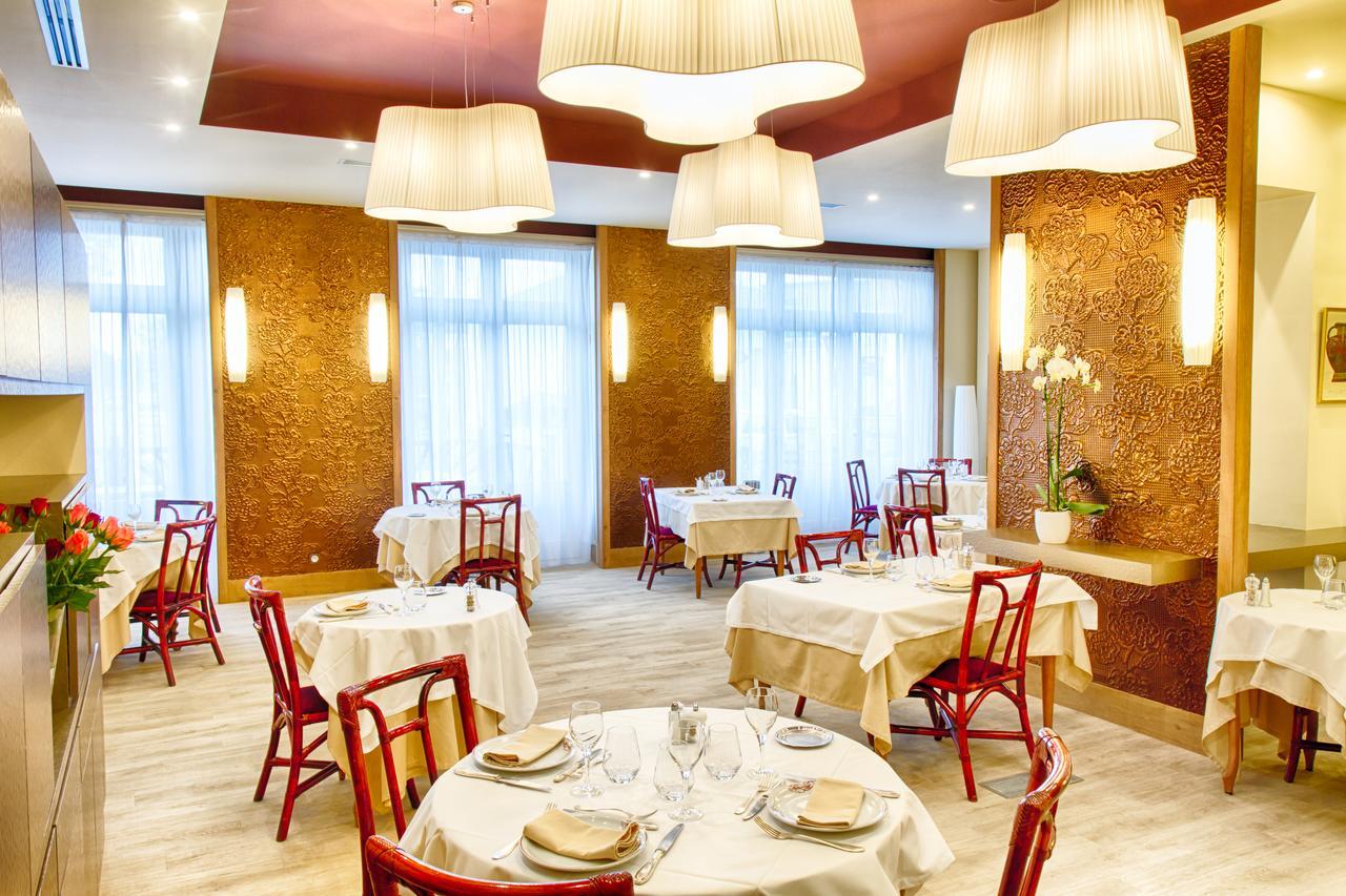 Hotel Restaurant Le Parc Moulins  Exterior photo