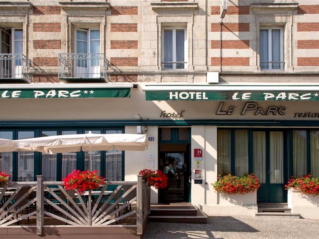 Hotel Restaurant Le Parc Moulins  Exterior photo