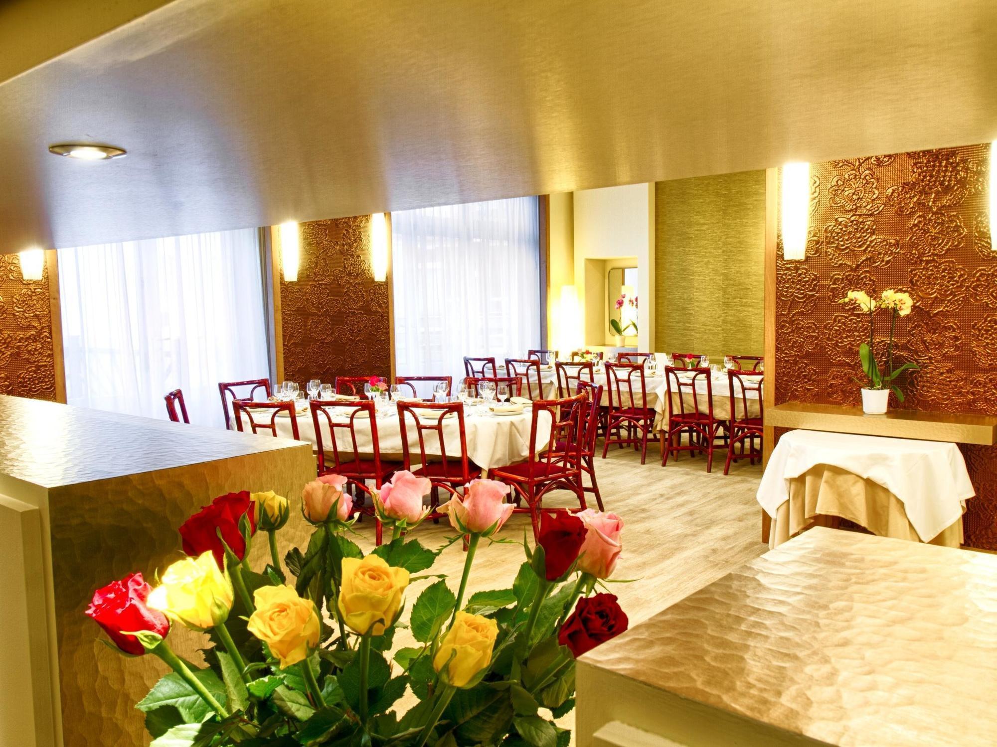 Hotel Restaurant Le Parc Moulins  Exterior photo