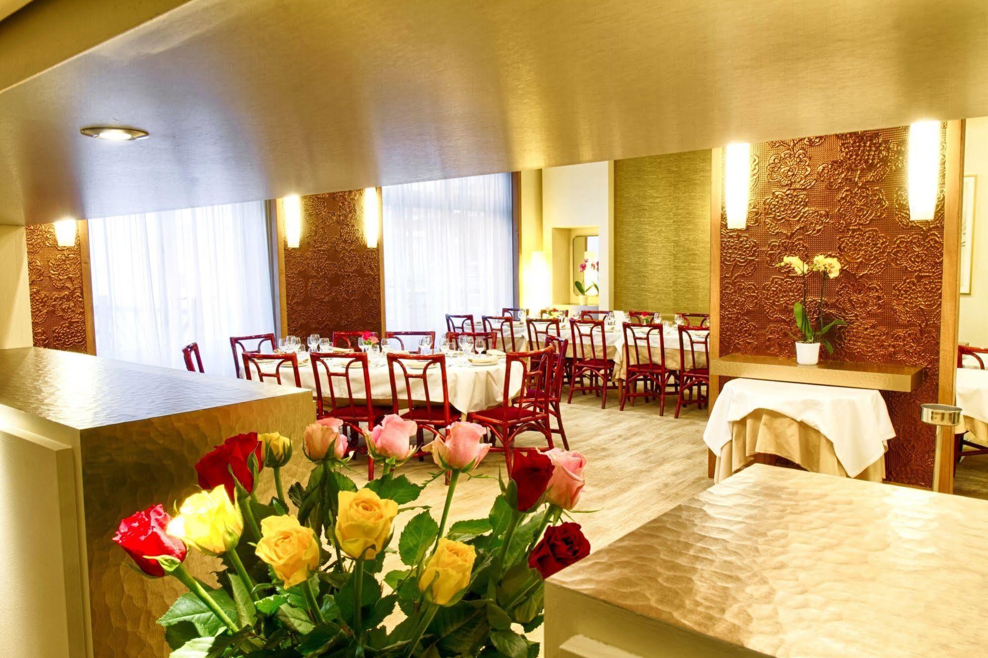 Hotel Restaurant Le Parc Moulins  Exterior photo